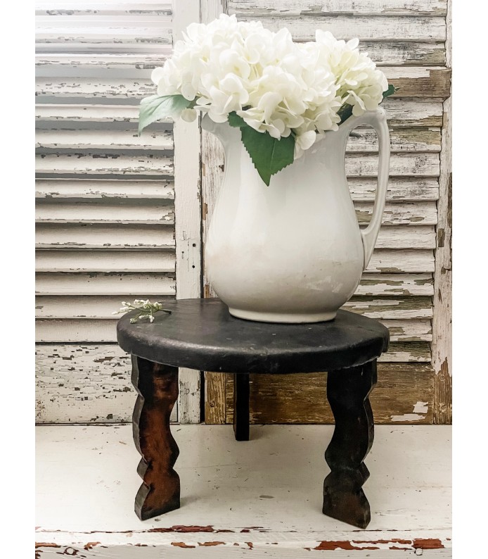 Antique/Vintage, Beautiful 3 Legged, Wood Stool 